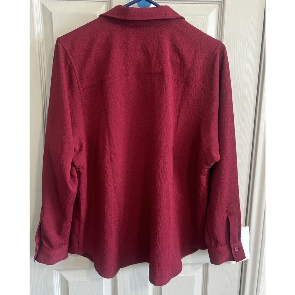Chico's Women's Button-Up Long Sleeve Shirt Maroon‎ Size 1 Medium Classiccore - Picture 2 of 7